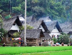 Protokol Kunjungan Kampung Naga: Navigasi Aturan di Lembah Ciwulan