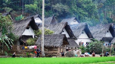 Protokol Kunjungan Kampung Naga: Navigasi Aturan di Lembah Ciwulan