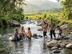 Wisata sungai jernih di Desa Wisata Lebakmuncang Ciwidey